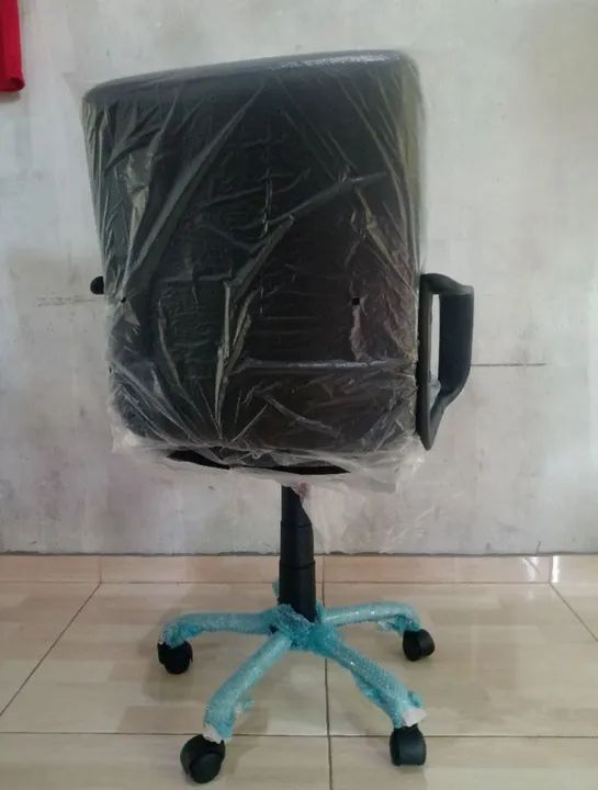 Em estoque na caixa. Cadeira de Escritório Giratória. - Foto 3