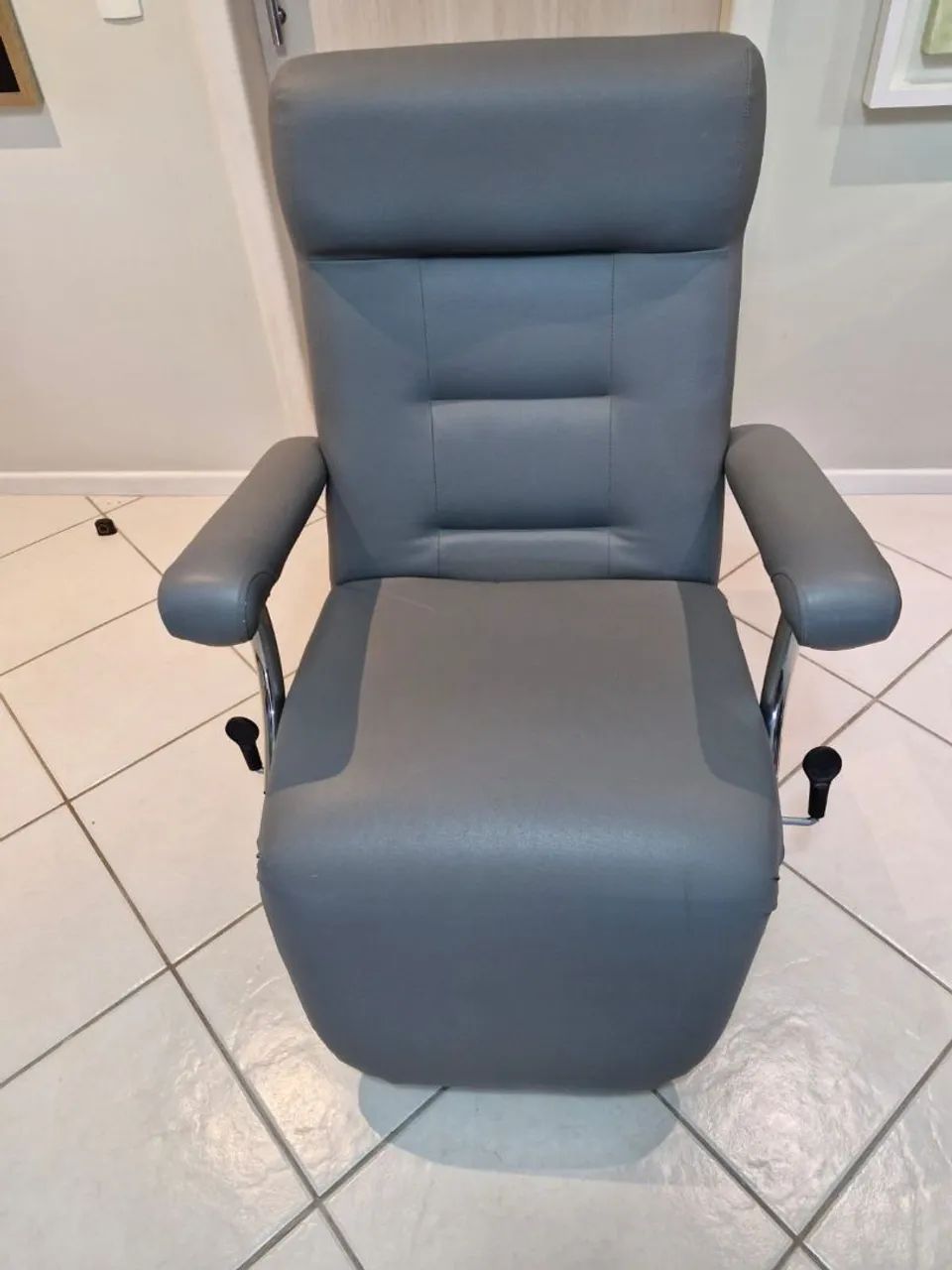 Vendo poltrona reclinável Valli Tech