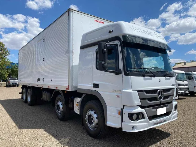 Atego 2430 8x2 Ano 2014 - Baú de 9,5m / Pronto para Trabalhar