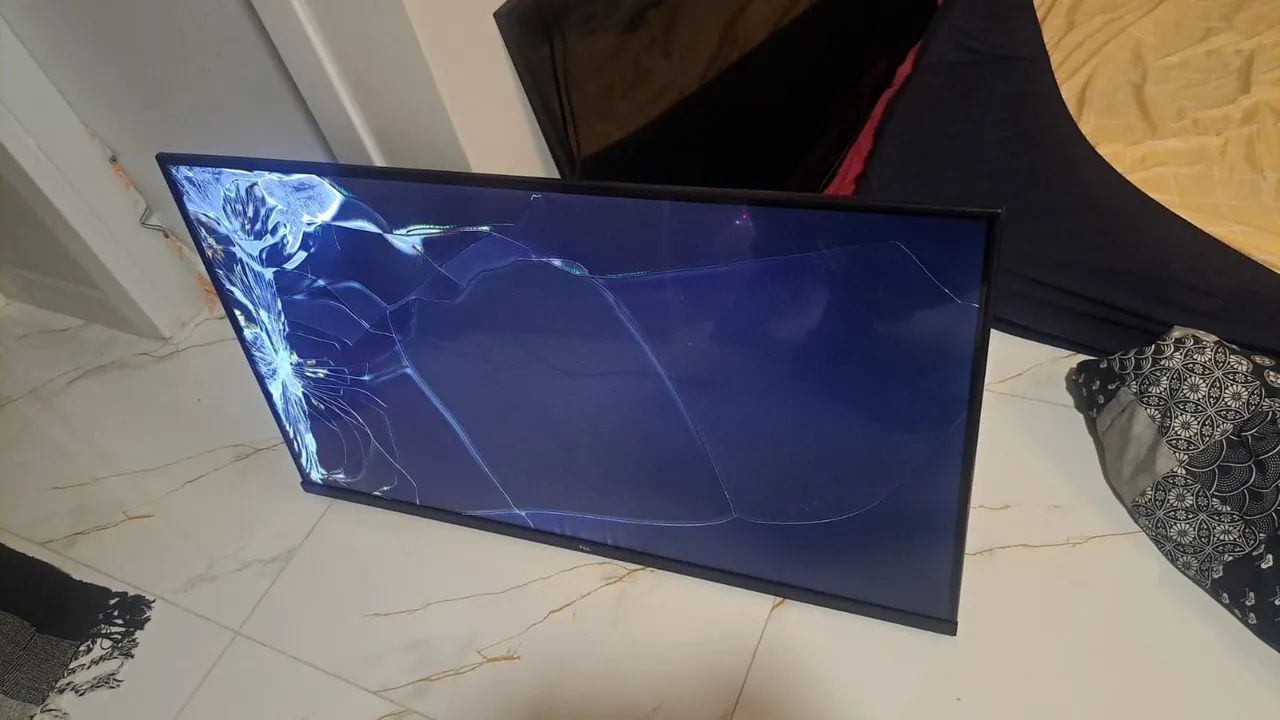 Tv tela quebrada, 43 pol. TCL M 43S615