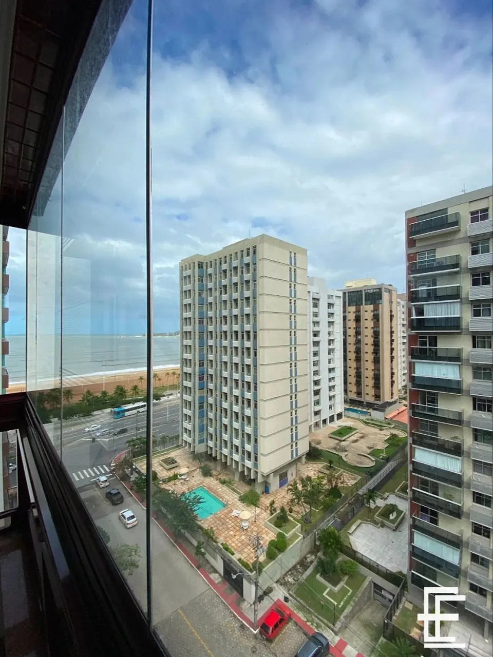 Apartamento à venda na Mata da Praia, Vitória - ES.