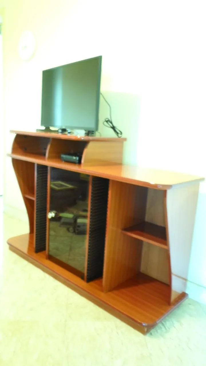 RACK MADEIRA- TV E SOM - COM PORTA CD, PRATELEIRA E COMPARTIMENTO