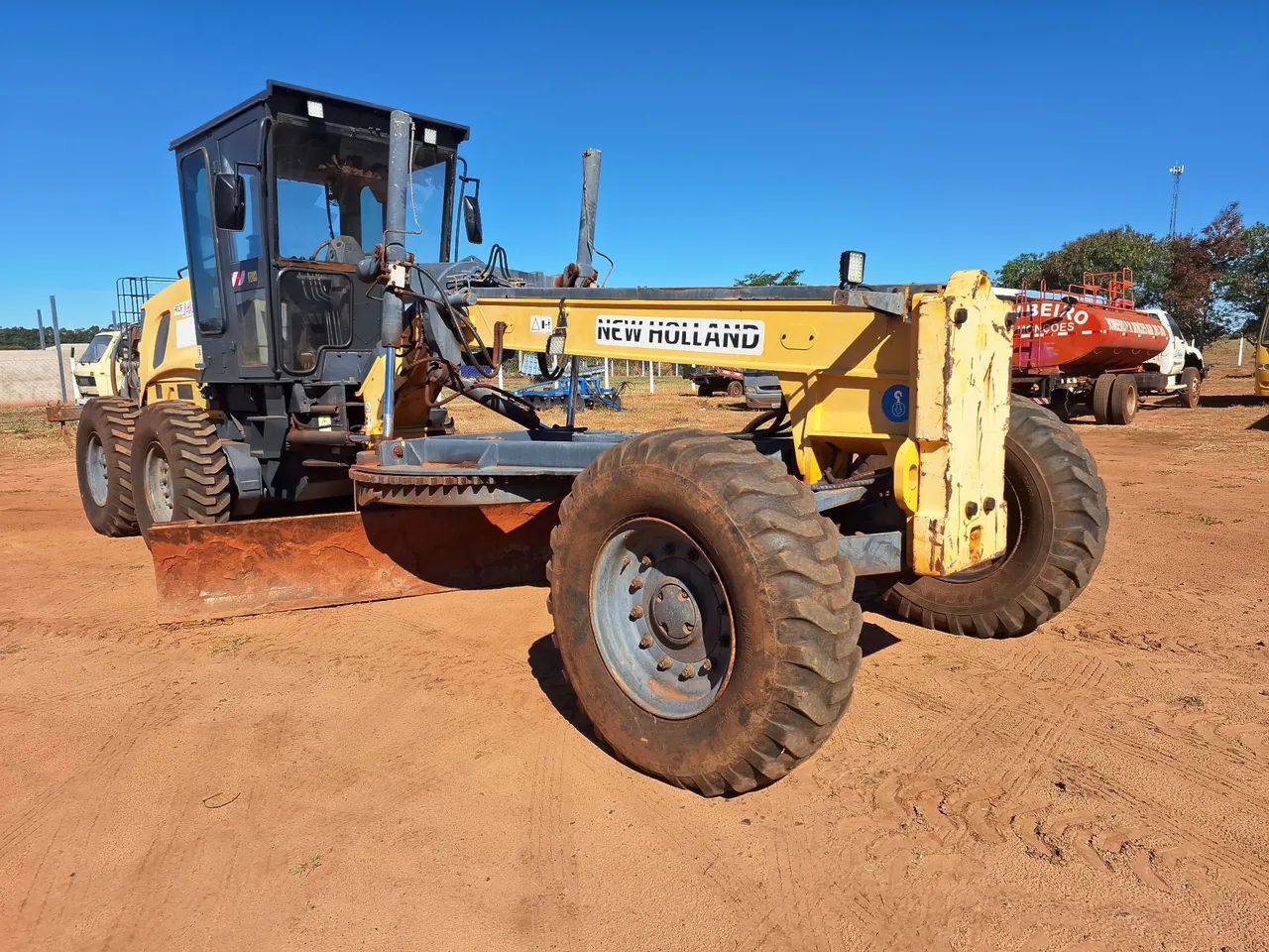 Motoniveladora New Holland