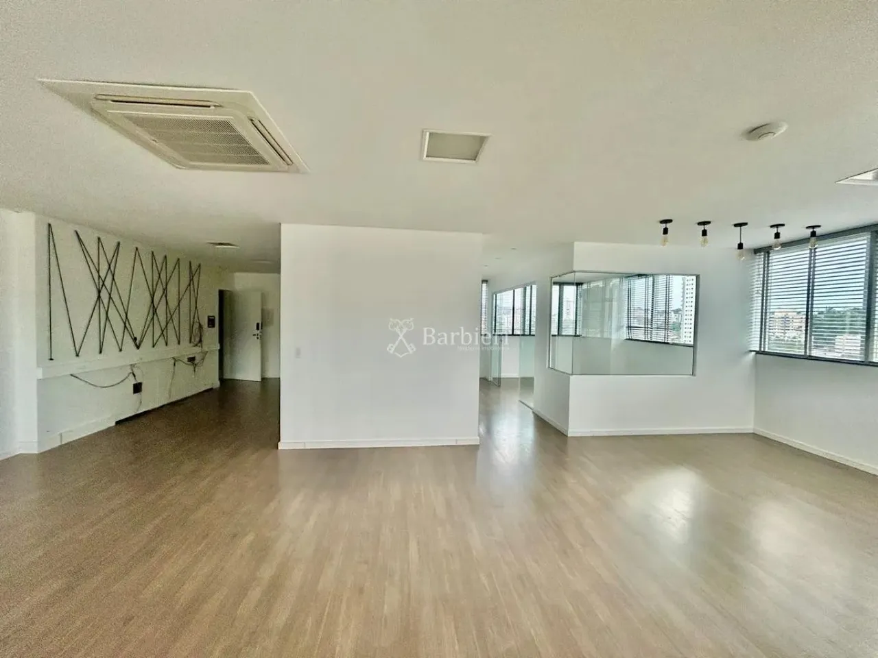 Ampla sala comercial com 150,00 m² no bairro Velha em Blumenau/SC
