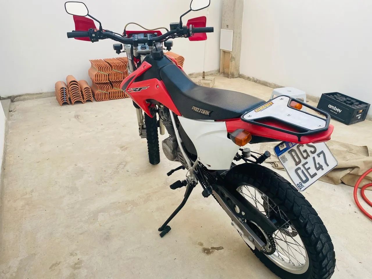 XR 2002 para trilha emplacada 
