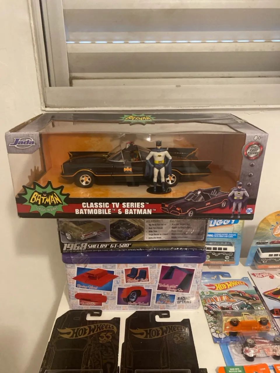Batman Classic TV Series Batmobile & Batman 1:24 Die-Cast