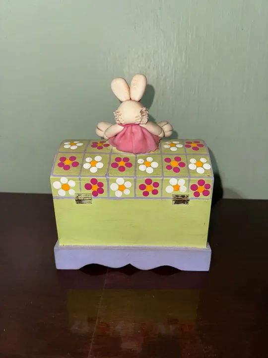 Caixa Bau pequeno Coelho de Pascoa Artesanato - Foto 2