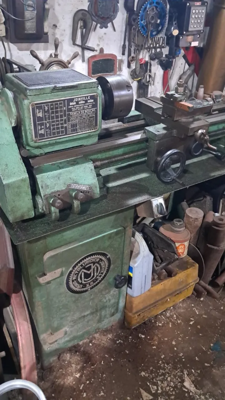 Torno Joinville de bancada ano 1974 modelo 117.