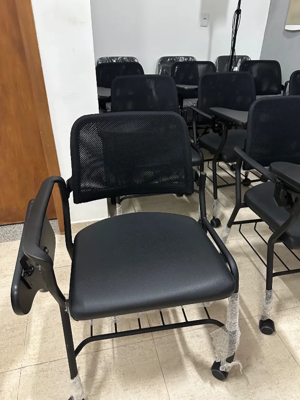 15 cadeiras escolares 175,00 cada