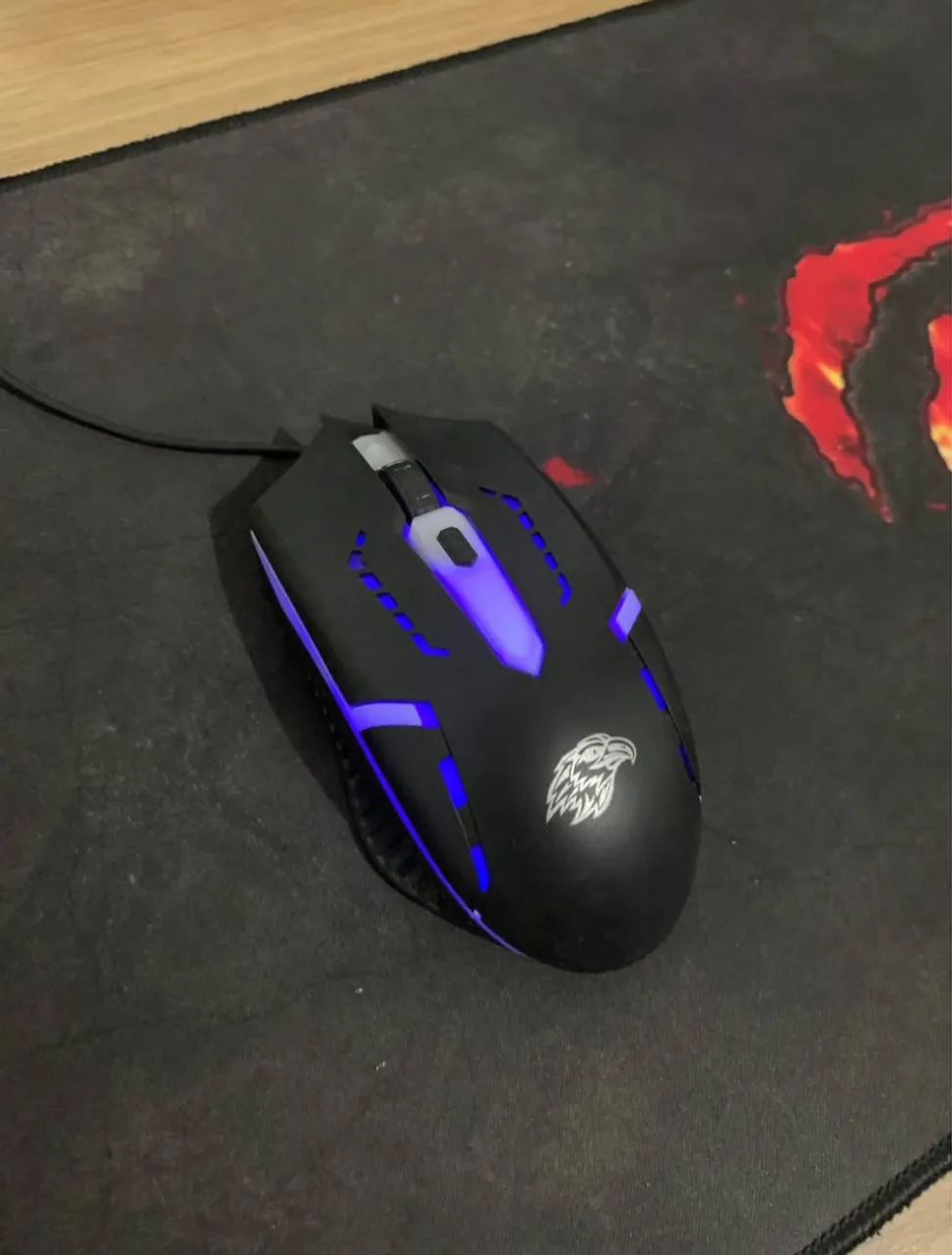 Mouse Gamer com LED e Design Moderno