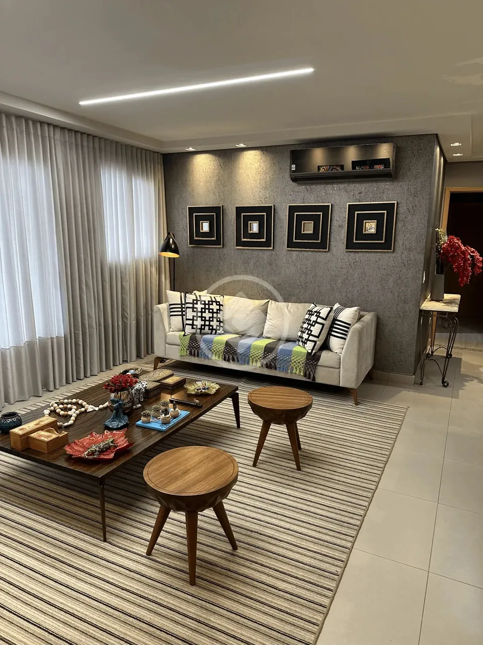Lindo apartamento de 155m2, 3 suítes, sala para 2 ambientes, sala de TV, cozinha completa