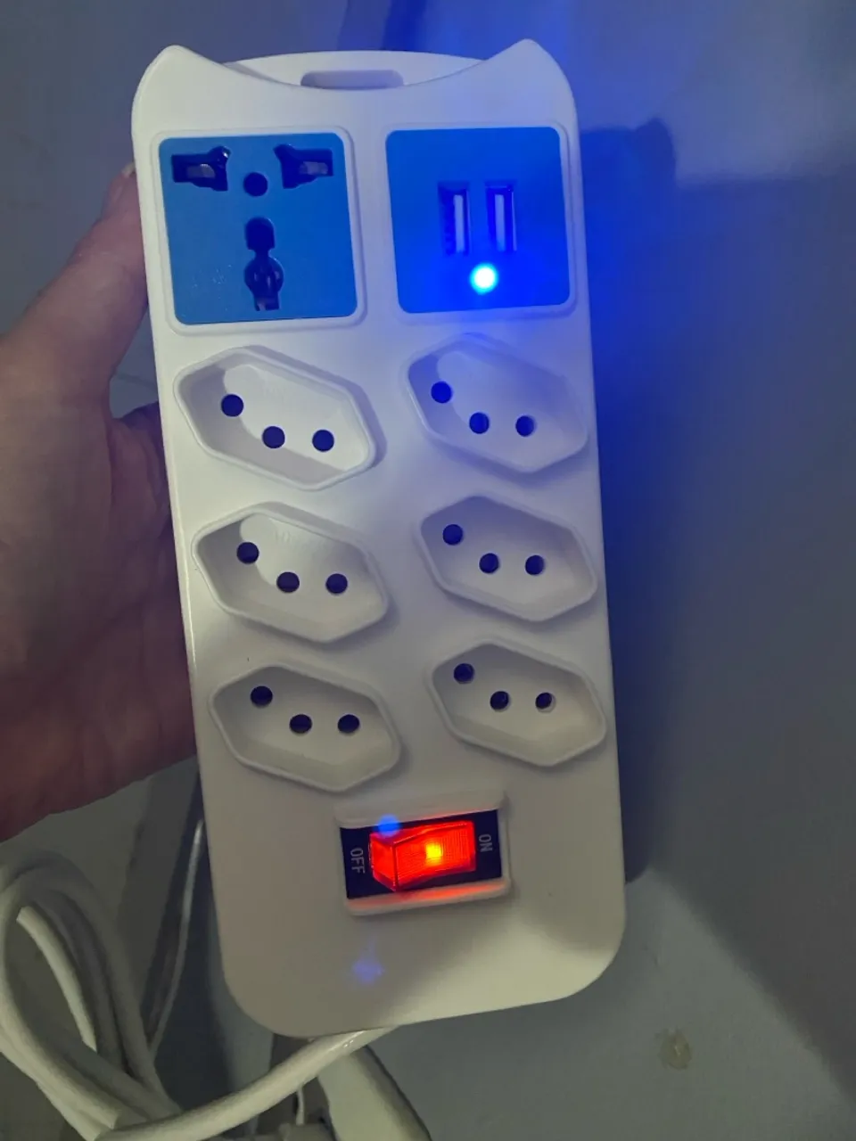 Extensão Elétrica 7 Tomadas Bivolt C/ 2 entradas USB, 2 metros R$ 60