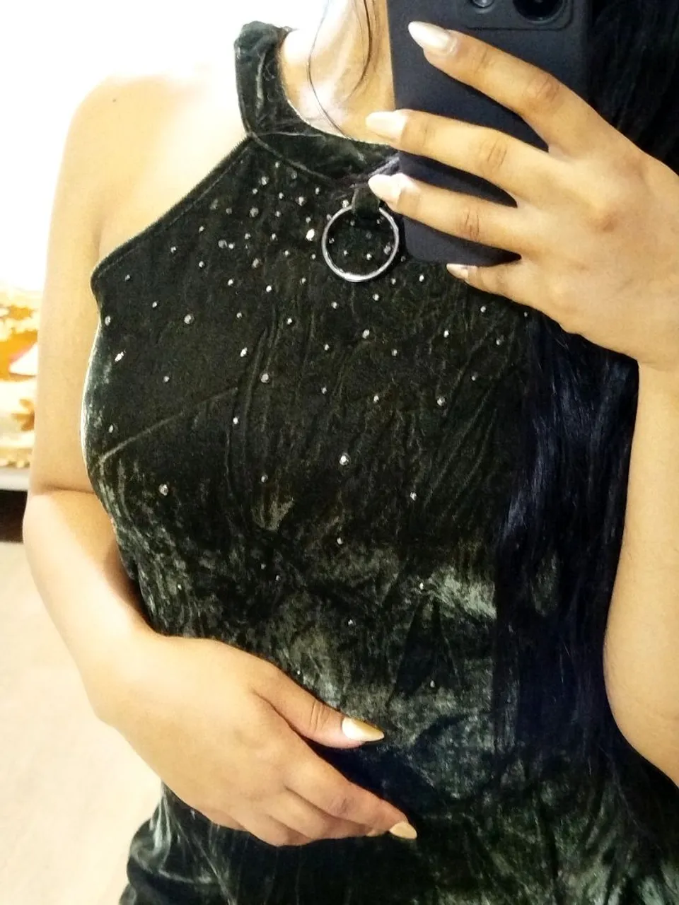 Vestido verde esmeralda prluciado com detalhes