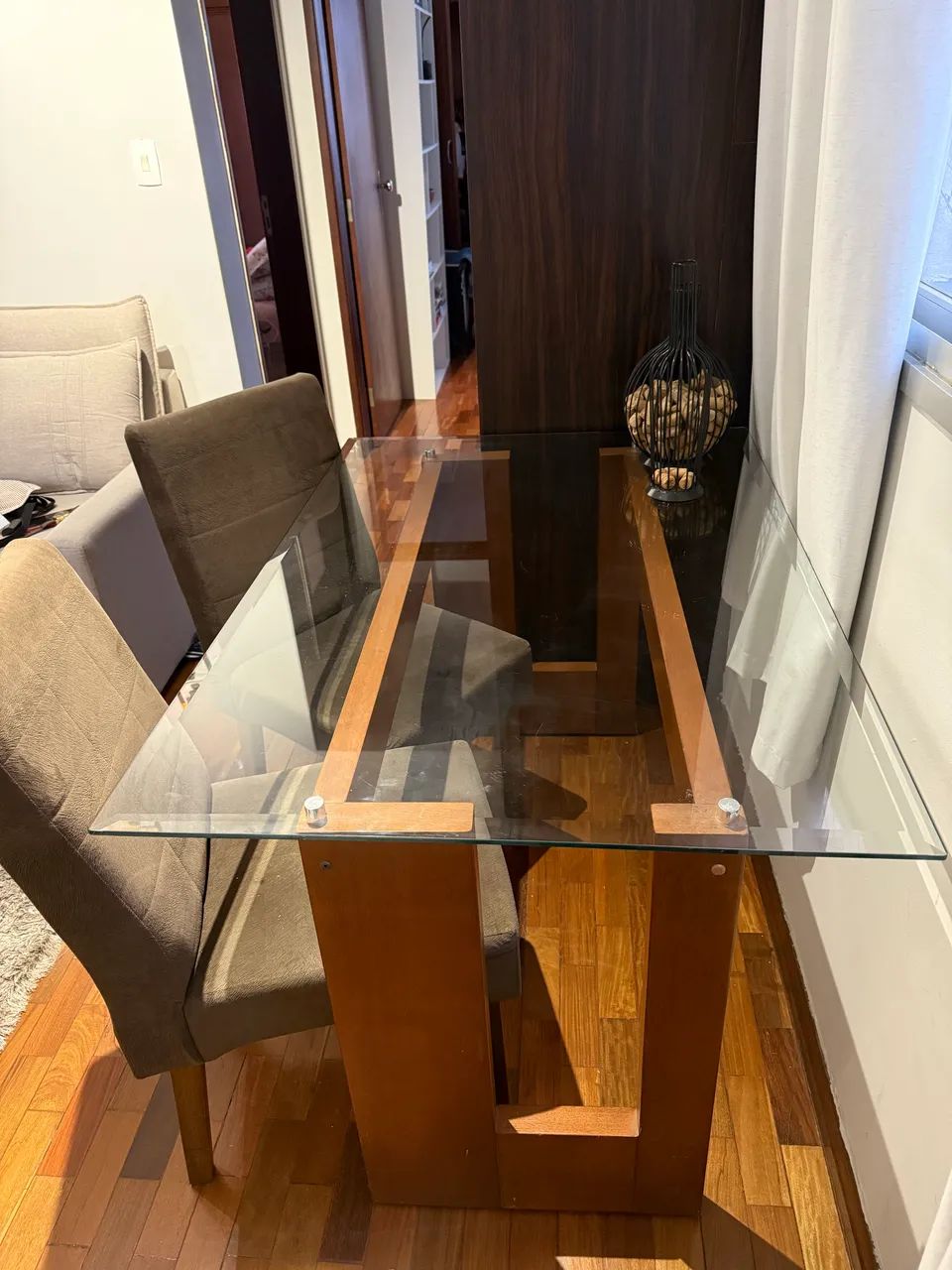 Mesa de vidro com 4 cadeiras 