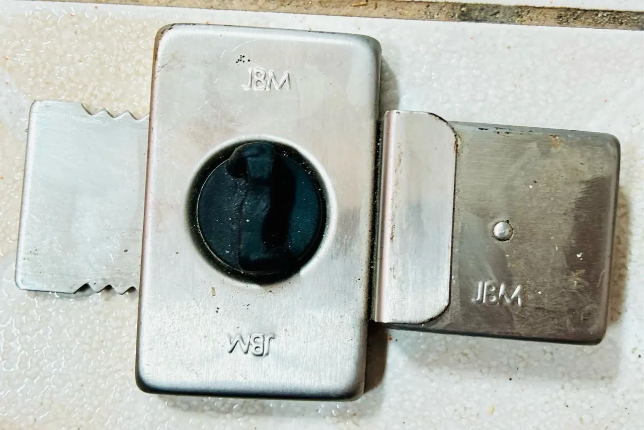 Vendo tranca para porta blindex - Foto 2
