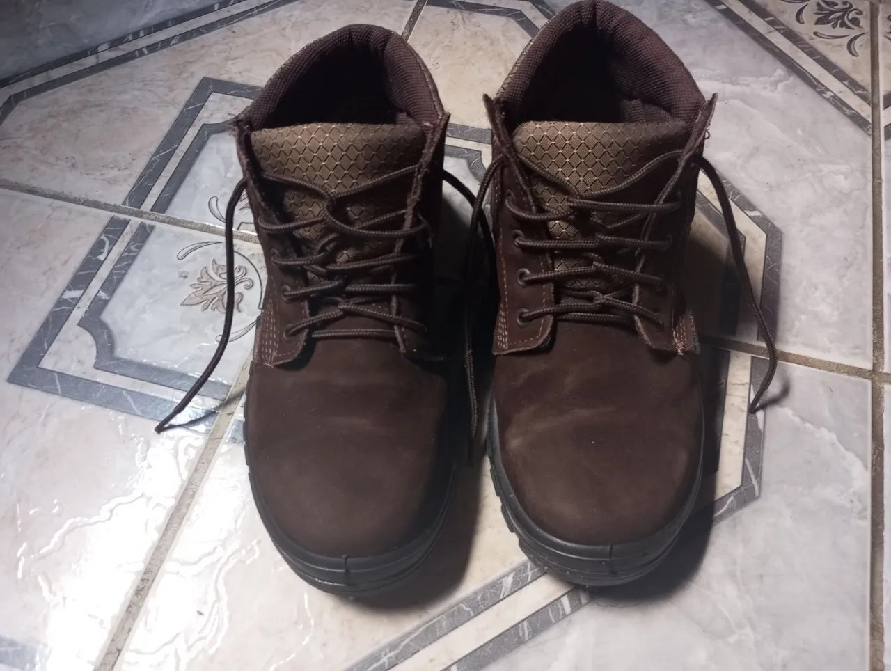 Botas de Couro Marrom - Conforto e Estilo!