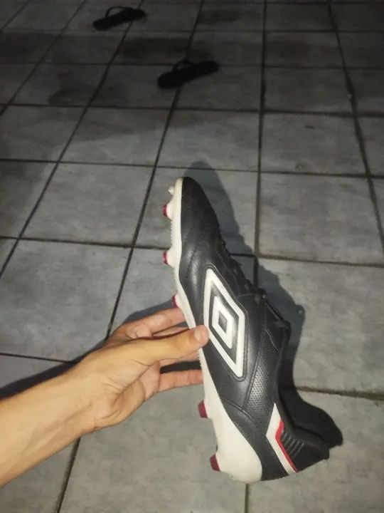 Chuteiras de Futebol Umbro - Tamanho 42   - Foto 4