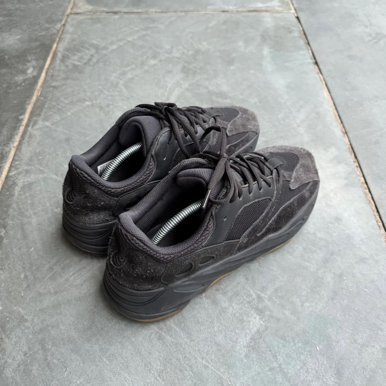 Tênis Adidas Yeezy Boost 700 v1 utility black - Foto 2