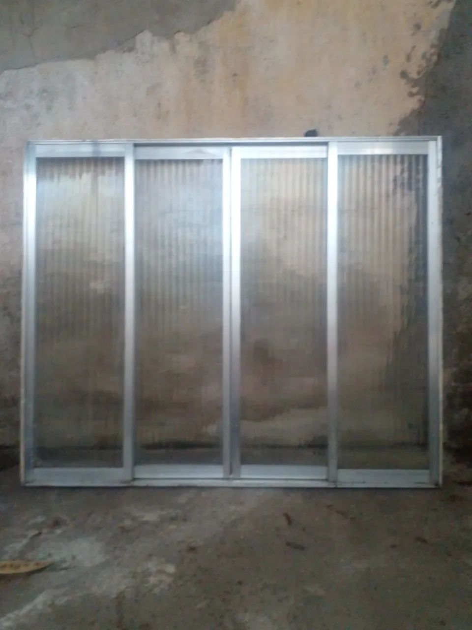 Vendo Janela de alumínio 