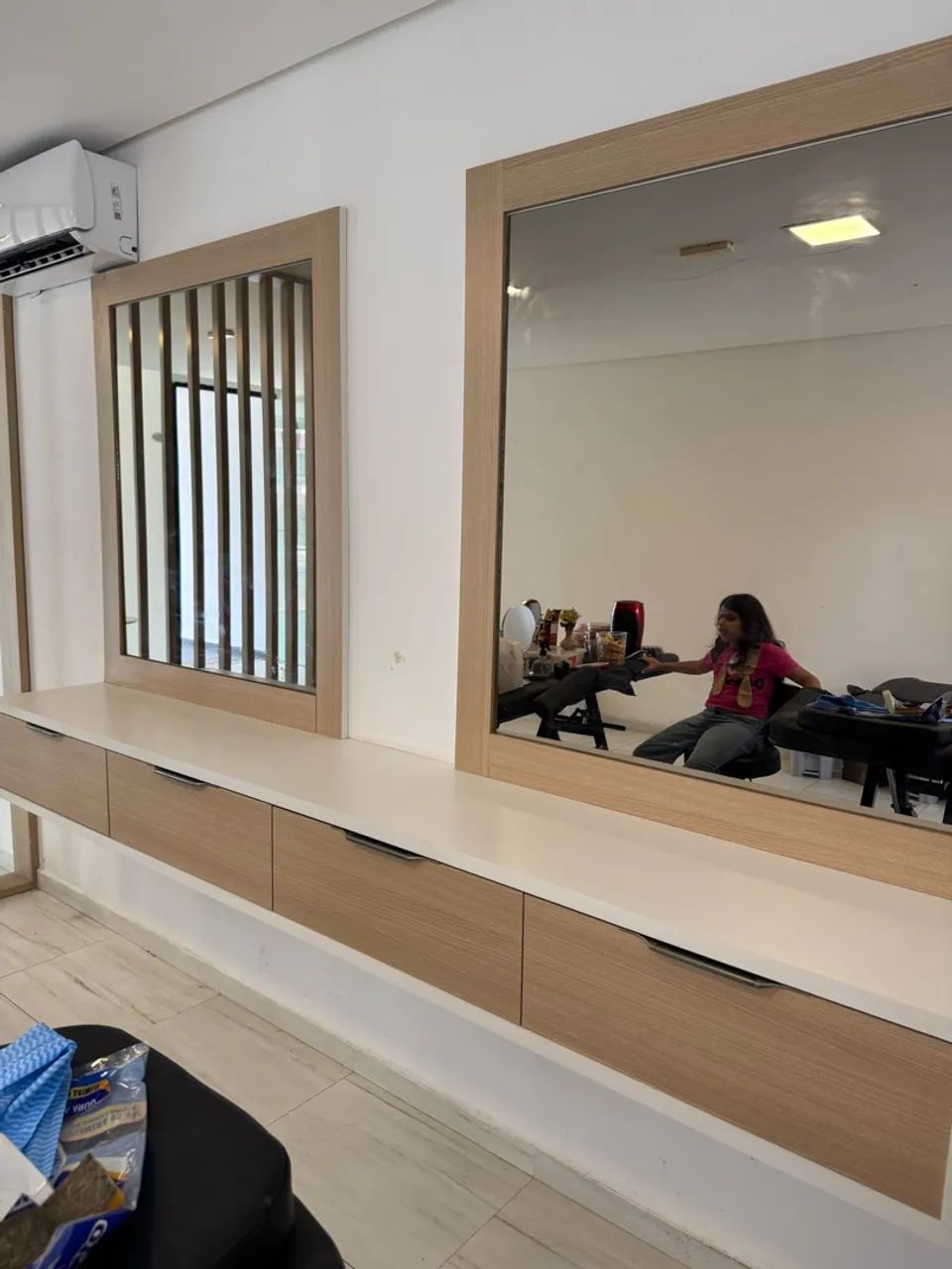 Bancada MDF com espelhos 