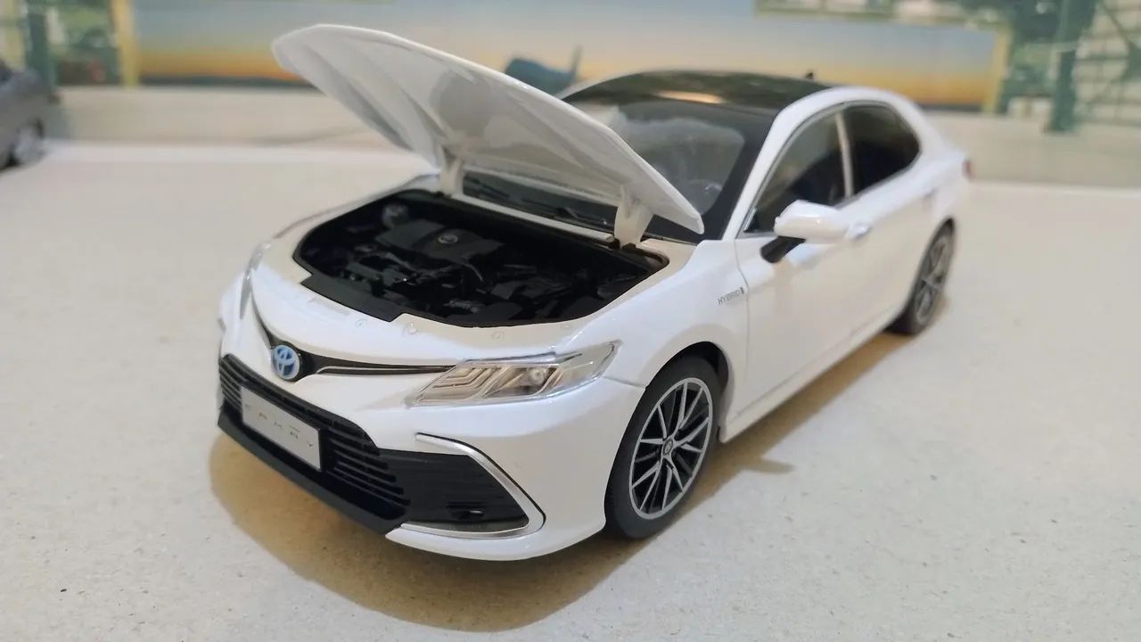 Toyota Camry 1/18 - Foto 4