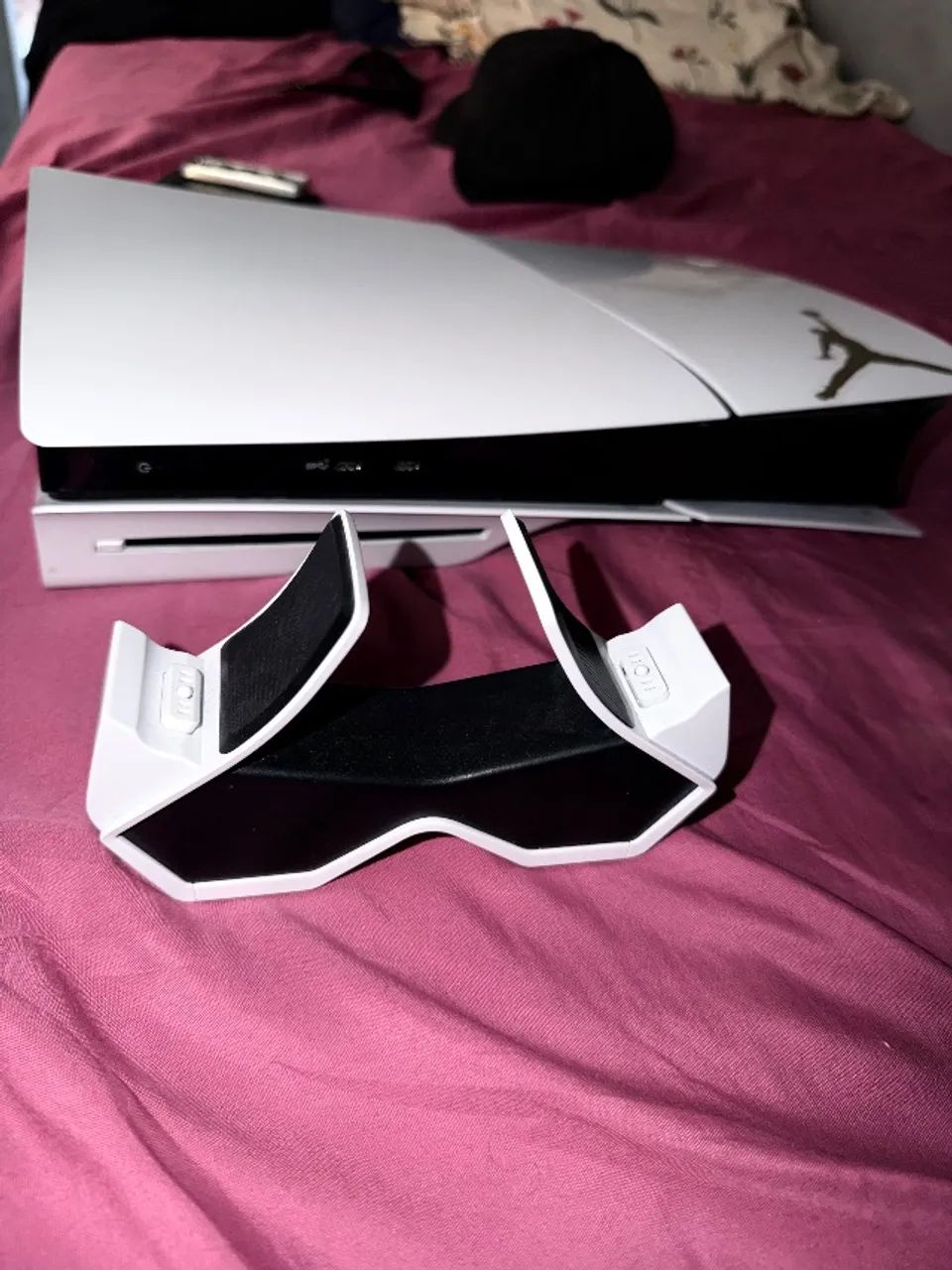 Ps5 1 TB + headset sem fio Sony Pulse 3D +  suporte de carregamento PowerA Solo - Foto 4