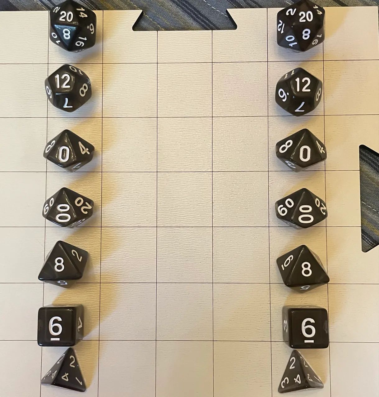 Conjunto 14 dados pretos RPG + bag de brinde - Foto 3