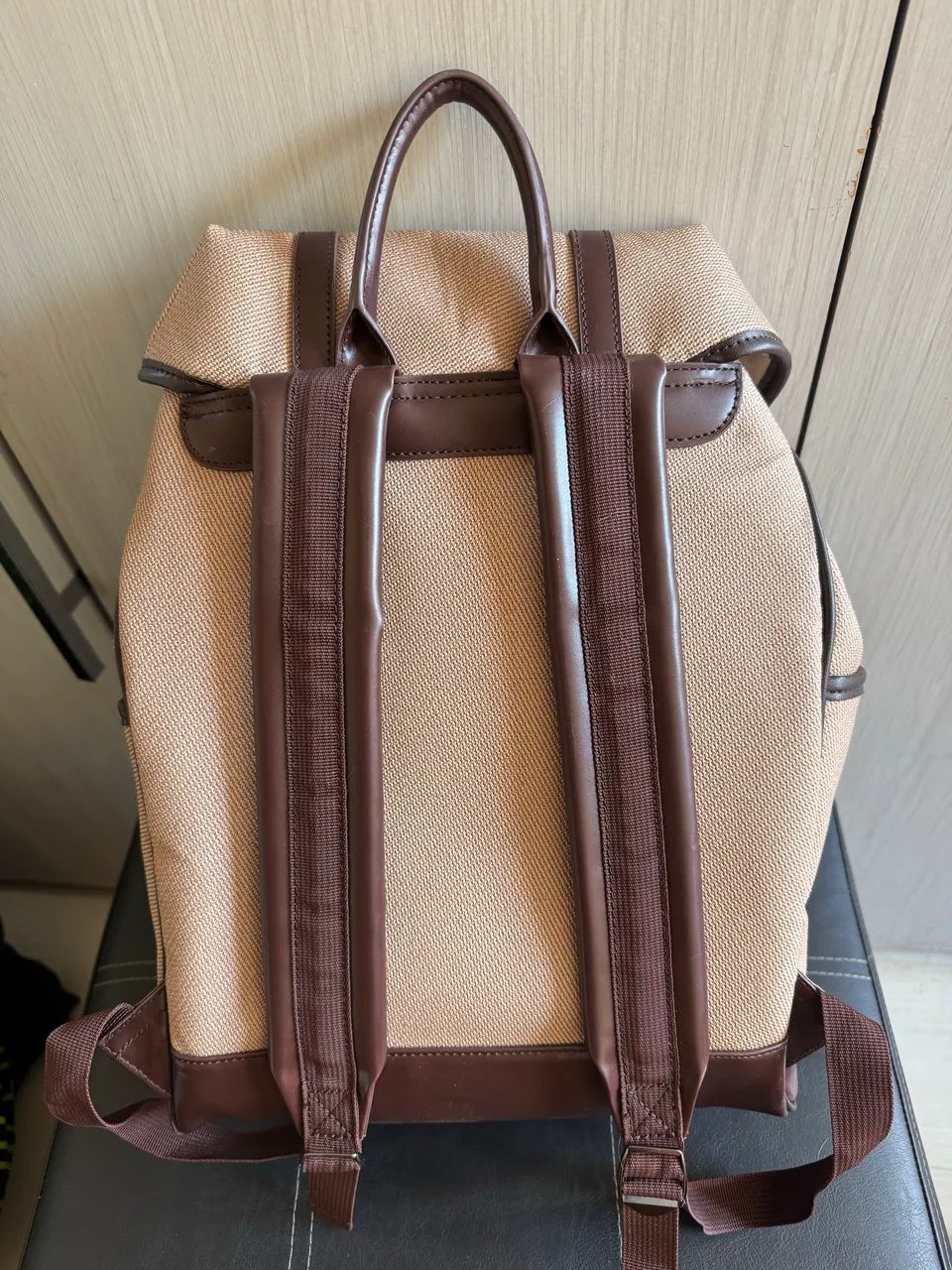 Mochila Canvas Marrom Nova - Santa Lolla - Foto 2