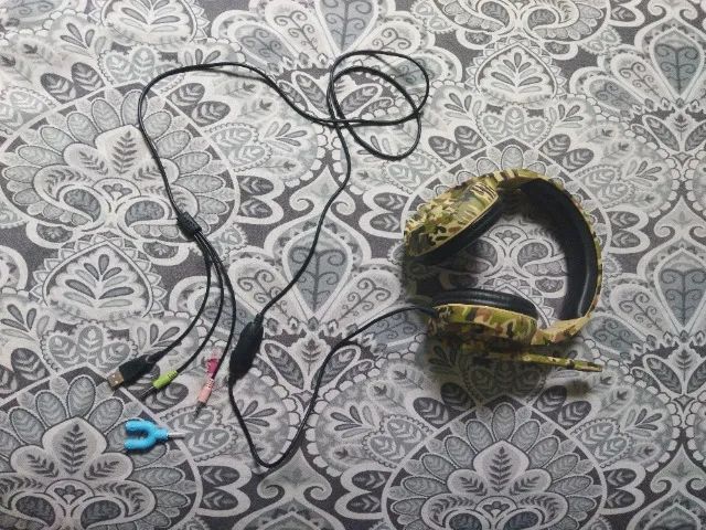 Headset camuflado com defeito de audio abafado
