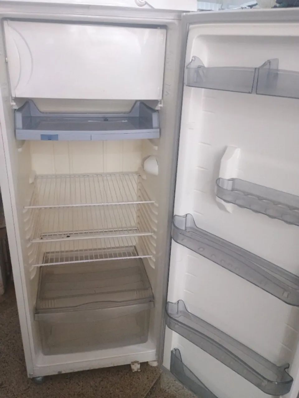Geladeira ótima com garantia  - Foto 2