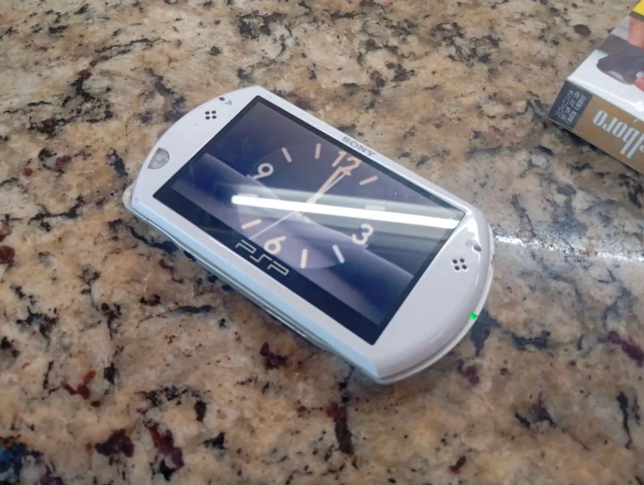Psp Go destravado Branco Top!!! - Foto 2