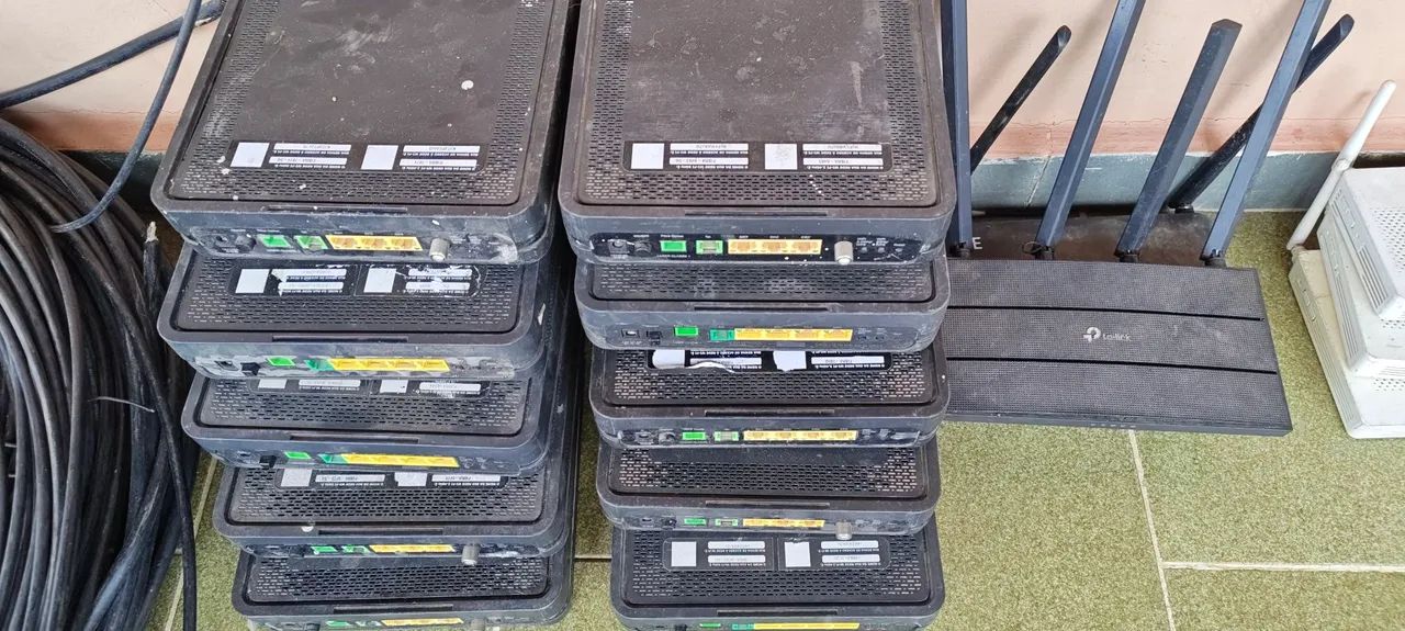 Lote Telecom: 24 ONTs/Roteadores  + Ferramentas, cabos e Ferragens - Foto 3