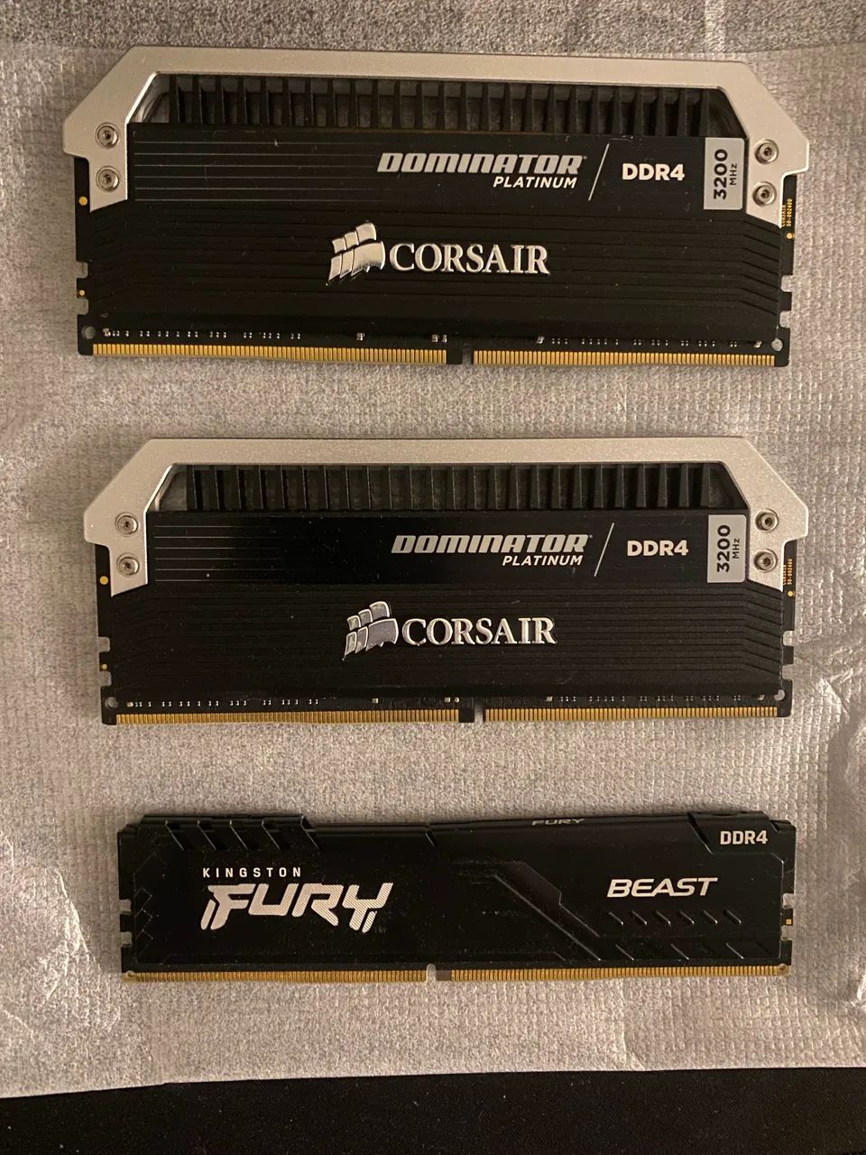 Kit memorias RAM DDR4 e DDR5 