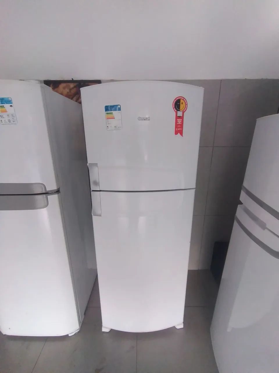 Geladeira cônsul semi nova 