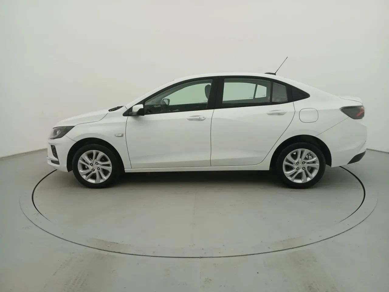 Chevrolet Onix Hatch LTZ 1.4 8V Flex Power Aut. 4P, foto 2 de 18