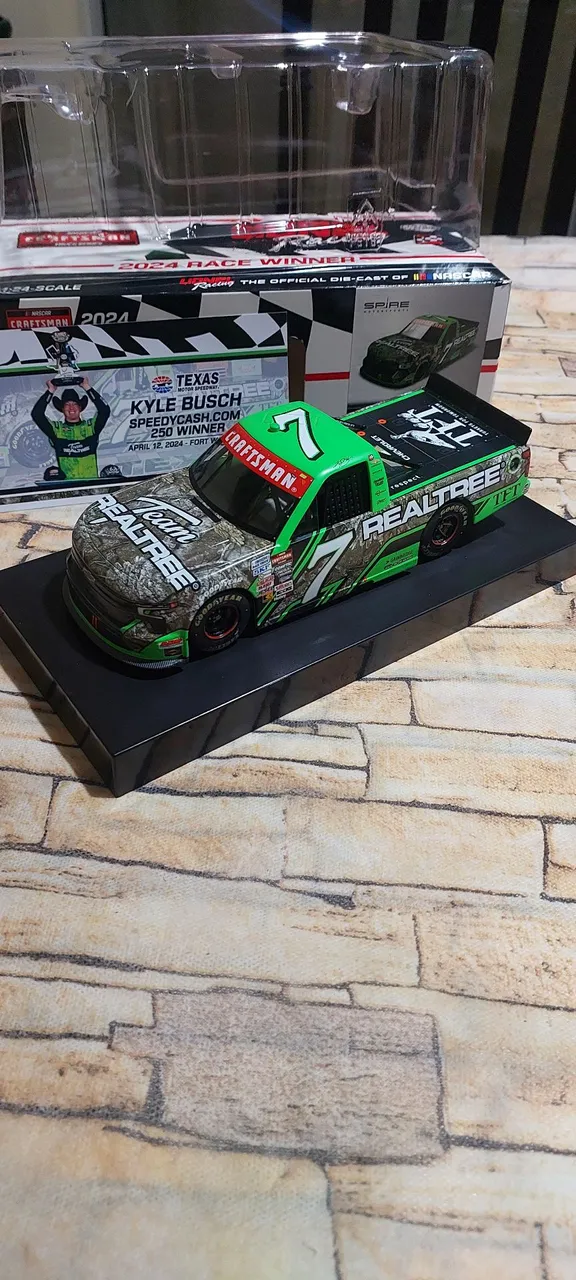Miniatura Nascar Kyle Busch - Hobbies e coleções - Cidade Vista