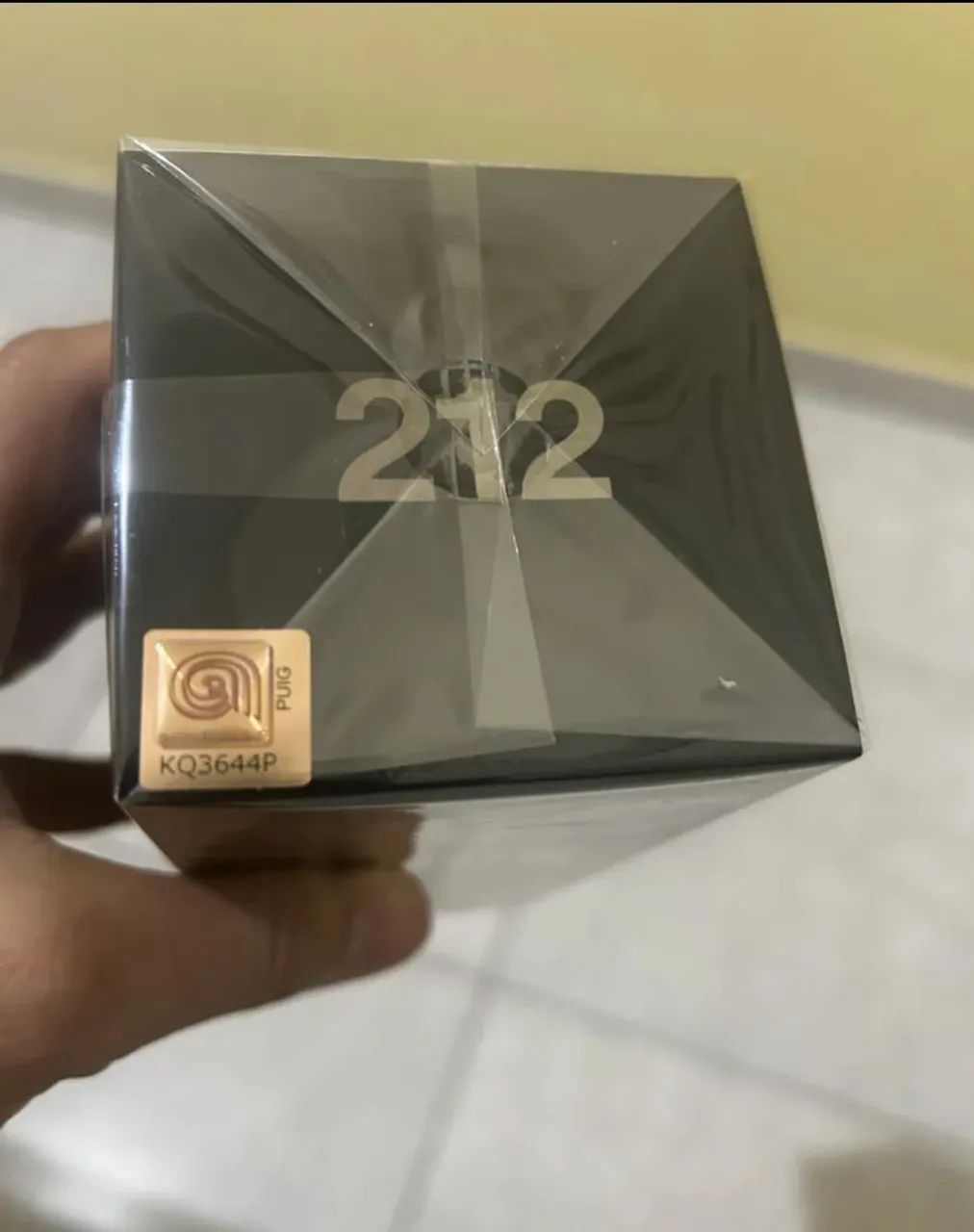 PERFUME 212 VIP BLACK 100 ML EAU DE PARFUM  - Foto 4