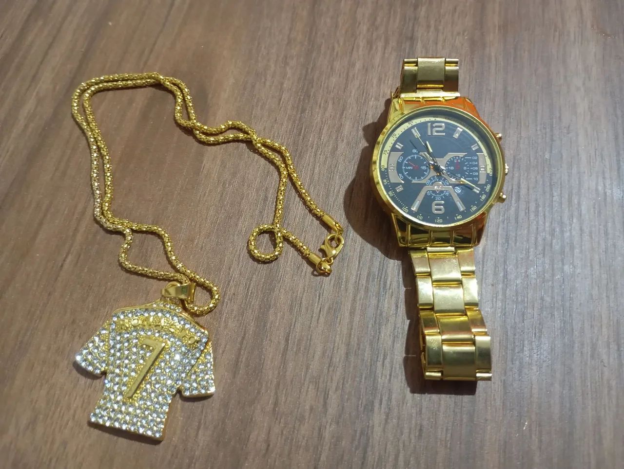 Conjunto de relógio dourado + corrente com pingente 7.