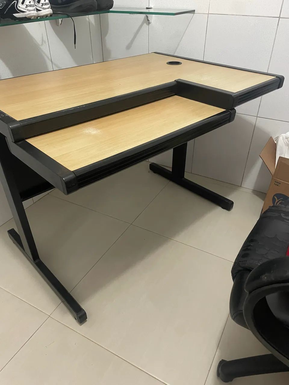 Mesa de Escritório com Design Moderno - R$300 - Foto 3