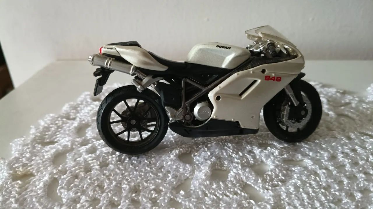 Miniatura de moto Ducati 848 