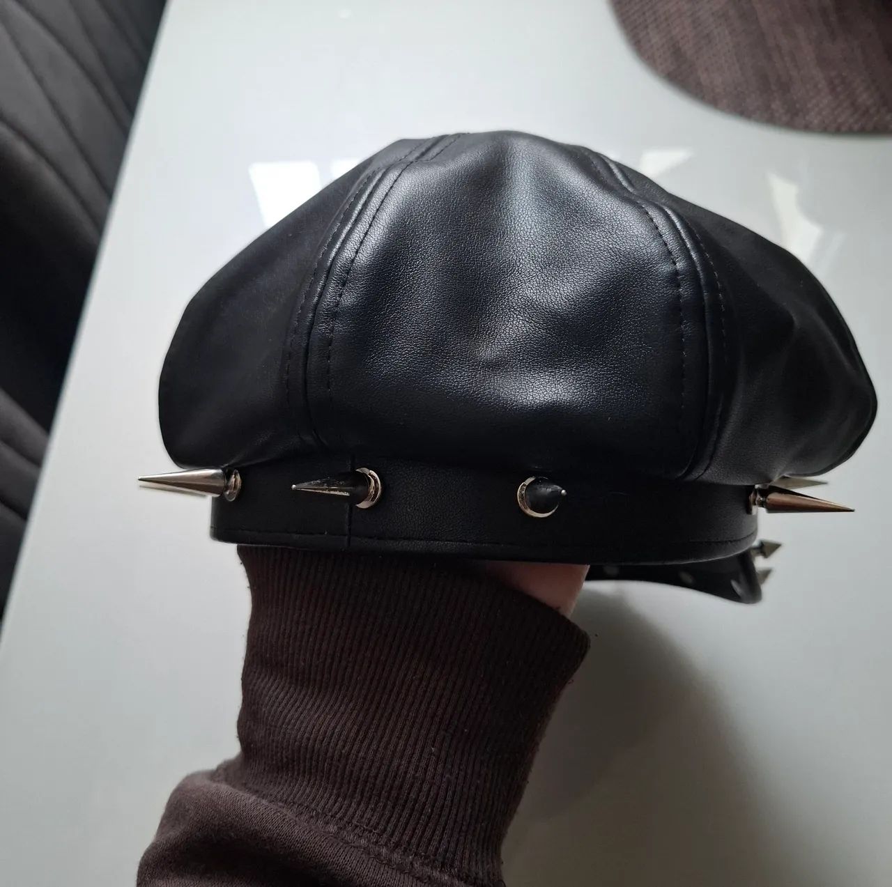 Boina de Couro Preta com Spikes - Foto 3