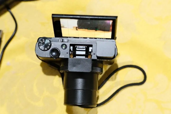 Sony RX100 V Camera (Complete)65606297400449124