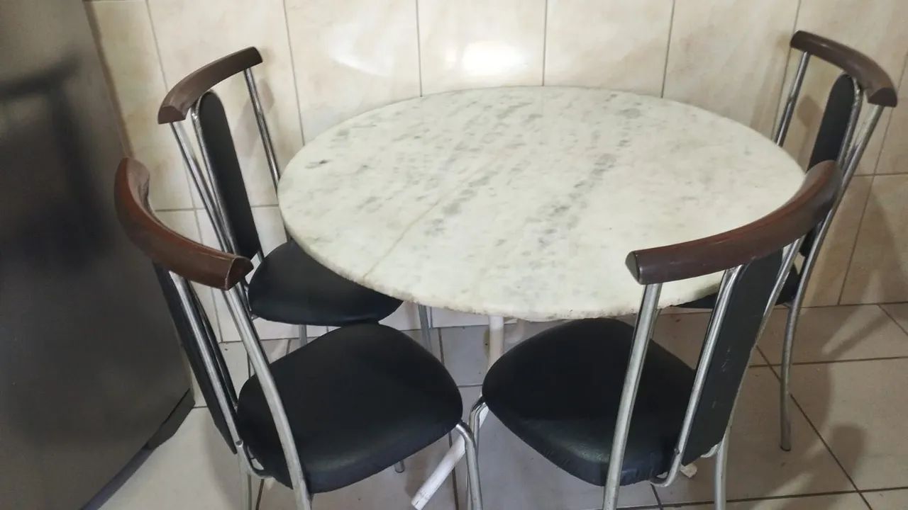 Mesa 4 cadeiras 