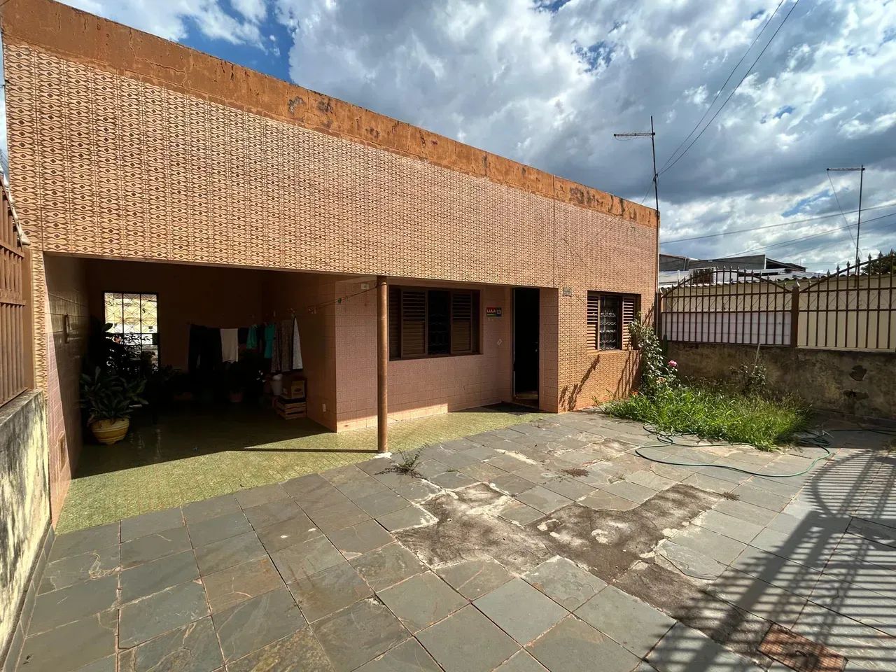 CASA DE ESQUINA COM LAJE NO SETOR OESTE GAMA - Foto 4