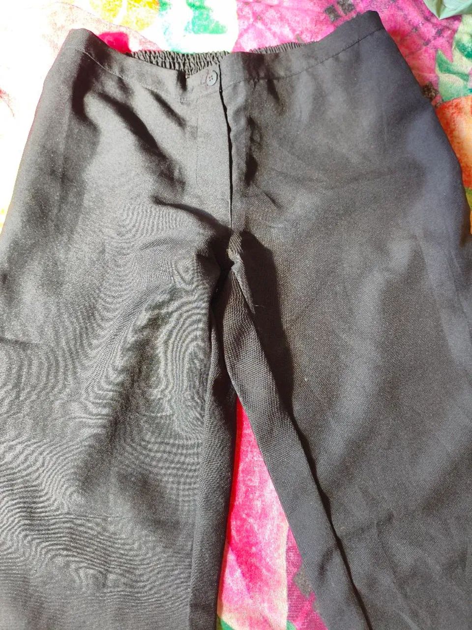 Calça feminina uniforme preta P - Foto 2