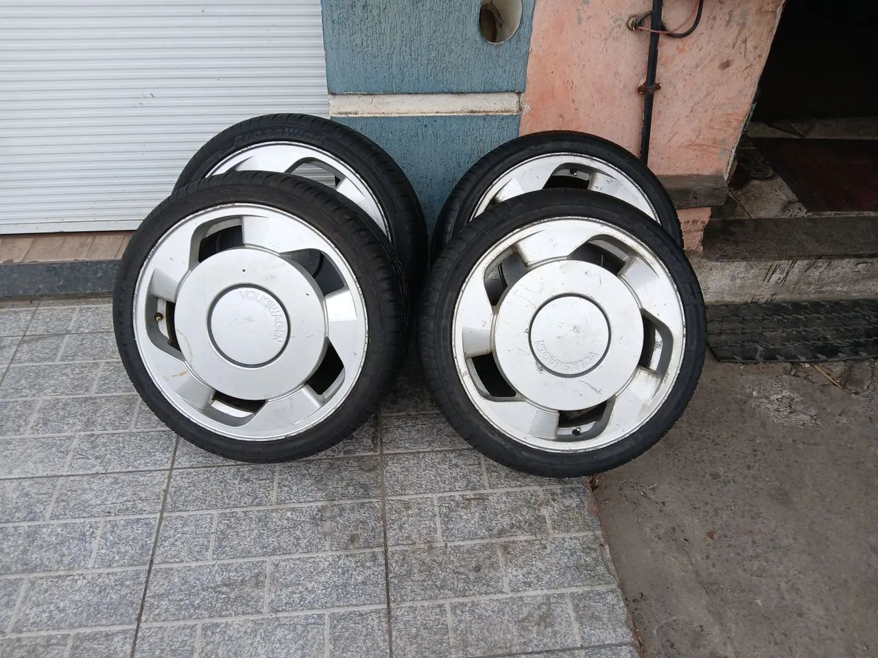 Roda completa com pneu