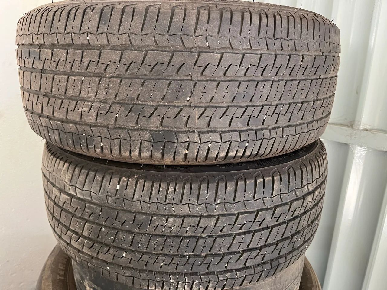 PNEU 215/50R17 SEMI NOVO