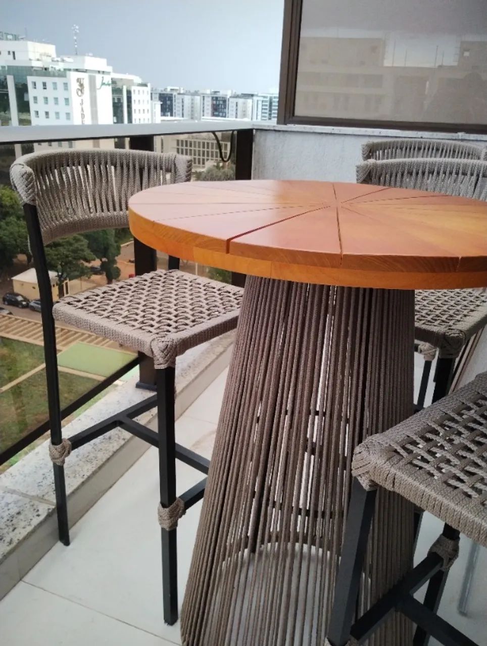 MESA BISTRÔ  COM BANQUETAS DE CORDA - Foto 4