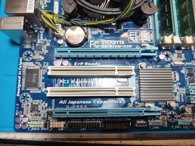 Kit Placa Mãe Gigabyte Ga-b75m-d3h + Intel Core I5-3330 + 8g - Foto 2