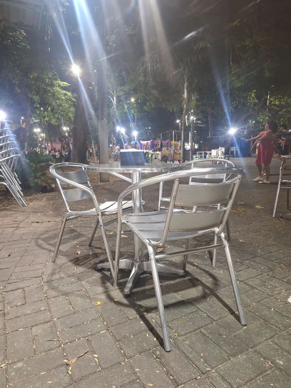 Cadeira de alumínio e mesa - Foto 2